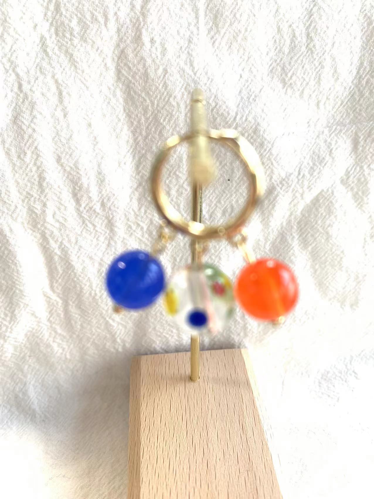 Childish round bead asymmetric earrings