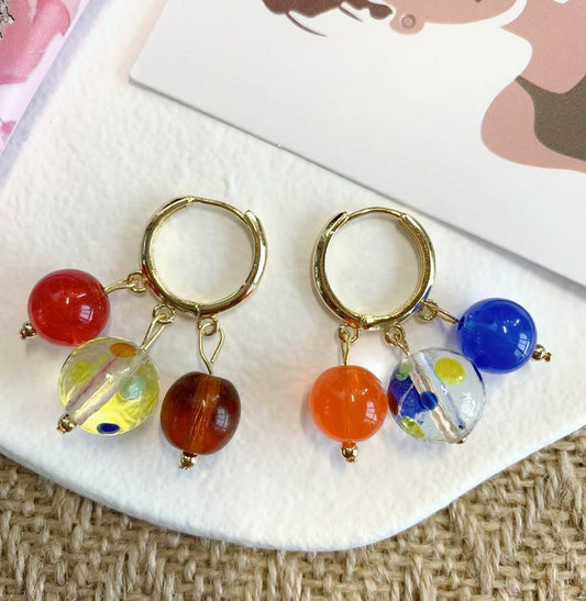 Childish round bead asymmetric earrings