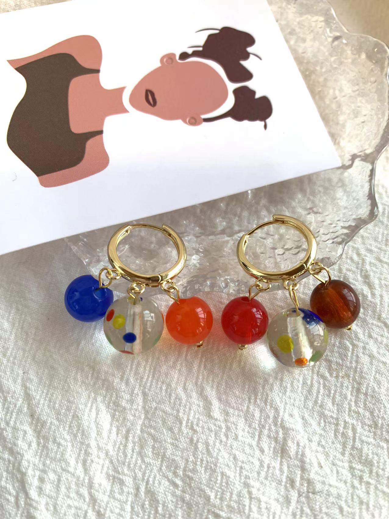 Childish round bead asymmetric earrings